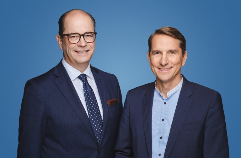 IHK-Präsident Uwe Goebel (l.) und IHK-Hauptgeschäftsführer Marco Graf Copyright: IHK Osnabrück – Emsland – Grafschaft Bentheim/Moritz Muench